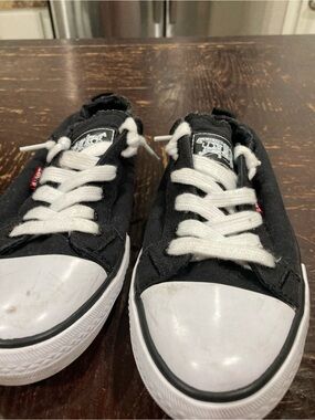 Levi's Black and White comfort-tech  Low-Top Sneakers